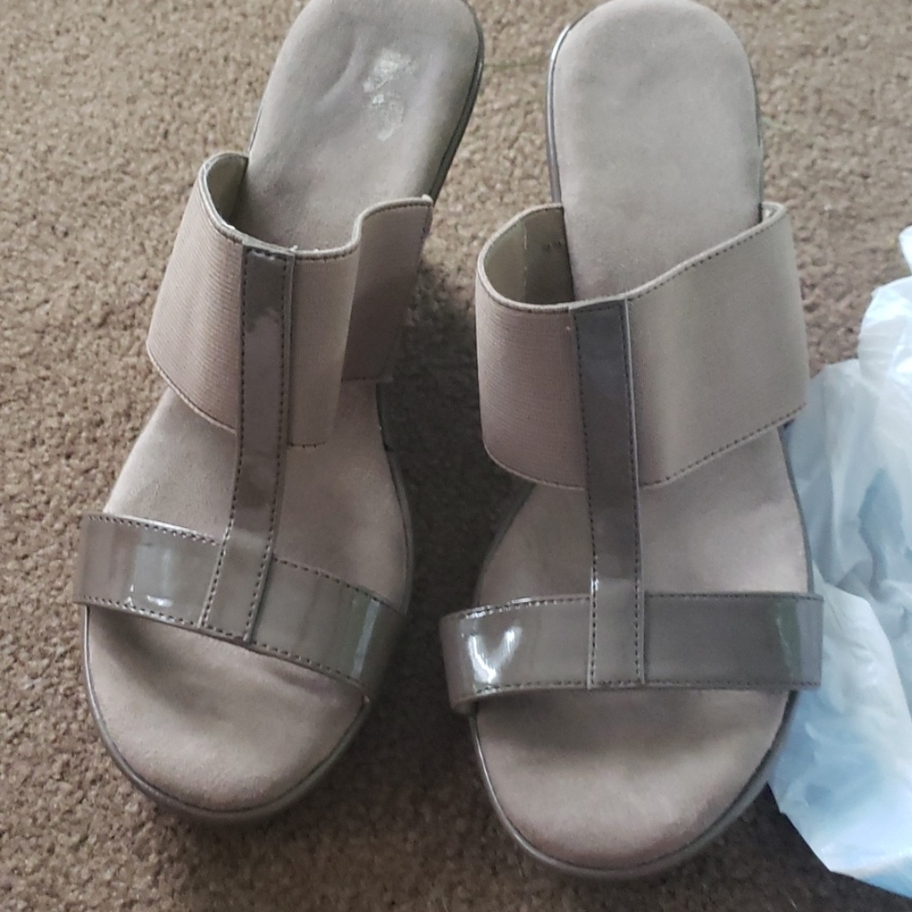 Wedge sandals